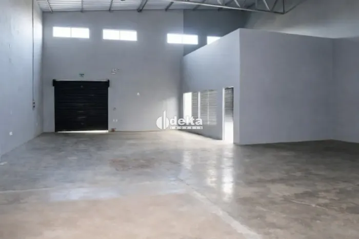 Galpão disponível para locação no bairro Jardim Botanico em Uberlândia-MG