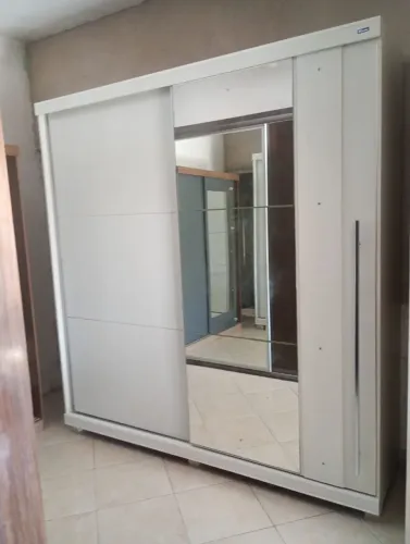 Vendo guarda-roupa 100% MDF no valor de r$ 1000 com entrega e montagem
