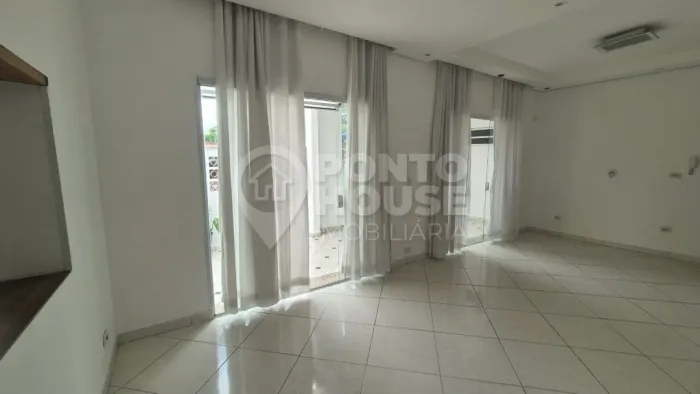 Saúde - Casa Assobradada- Sem Vaga de Garagem.