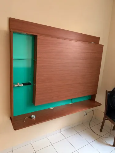 Painel para TV de até 55" em MDF com Nichos e Prateleiras de Vidro