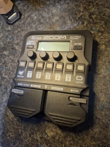 Pedaleira Zoom G1 Four