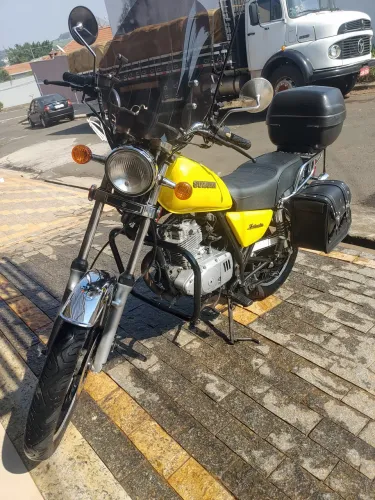 Moto impecável 