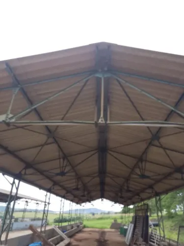 VENDE-SE 2 GALPAOS DE FERRO ANTIGO (estrutura) COM 315 METROS POR 3,60 DE ALTUR