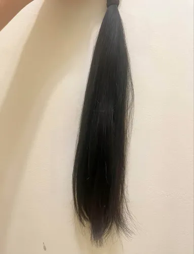 Cabelo brasileiro, castanho escuro, tamanho em torno de 35cm 90g a 100g