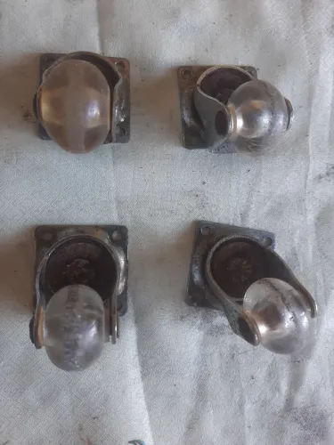RODÍZIOS PARA MÓVEIS OU CAIXAS DE SOM OU MÓVEIS  