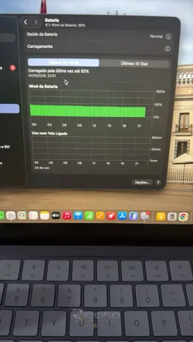 MacBook Neo índigo