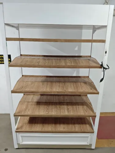 Expositor de produtos 1300x530x2000 - Estrutura em ferro com prateleiras em MDF 18mm e led