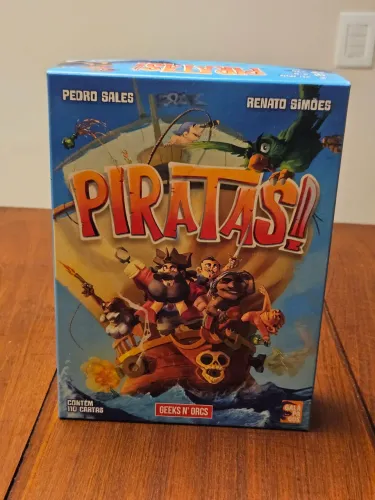 Combo de Jogos de Tabuleiro: Piratas! + Lata