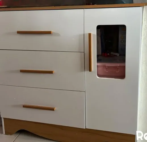 Conjunto Berço, Guarda-Roupa e CômodaBerço Guti Retrô