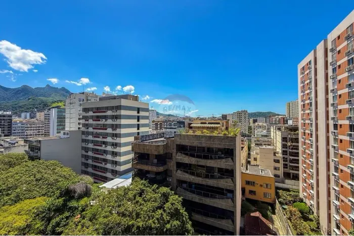 Rua Homem de Melo 4Q 3V Varanda Infra Completa
