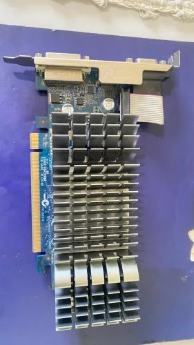 ASUS GeForce 210 1GB DDR3 - HDMI, DVI e VGA