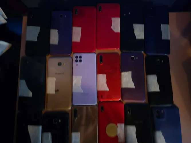 Lote com 38 aparelhos Samsung para conserto ou aproveitar peças