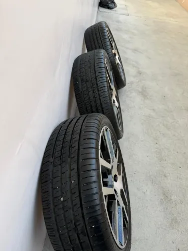 Jogo de aro e pneu 214/40 R18 3500 (negociável) só venda !!
