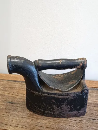 Ferro a brasa chaminé antigo