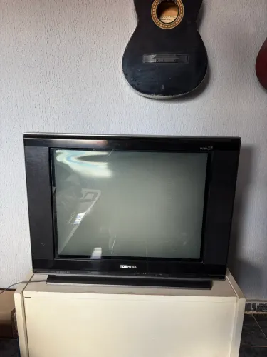 Televisão de ?tubo? Toshiba 32 polegadas slim