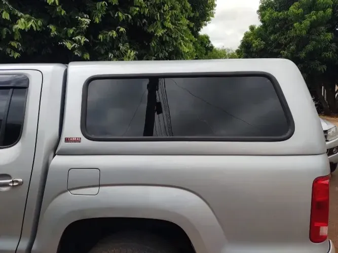 Vendo capota rígida (Fibra) para Amarok Cabine Dupla. fone *chamar no zap