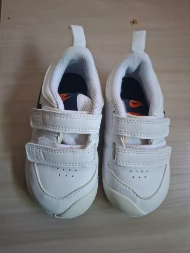 Tênis nike original tamanho 21 semi novo 50$ Retirada recanto Das Emas ou a combinar