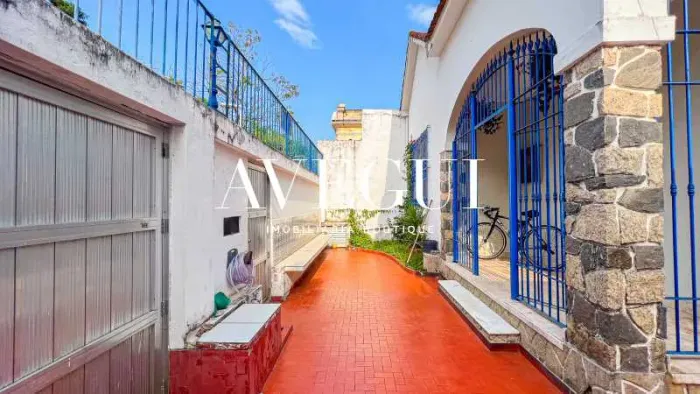 Casa de rua-Triplex - Residencial - Gávea
