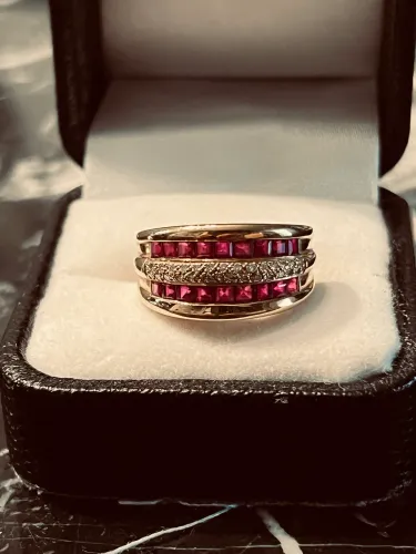 Anel ouro com rubis e diamantes