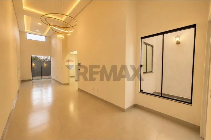 Casa com 03 quartos e 02 vagas de garagem no Jardim Cooapagro!