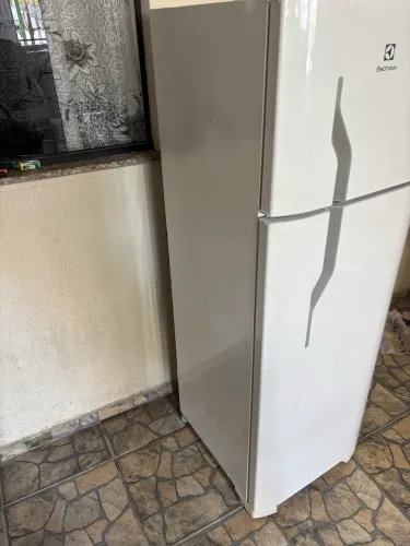 Geladeira Electrolux biplex 260 litros!