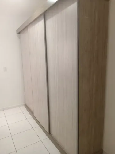 Guarda roupa grande