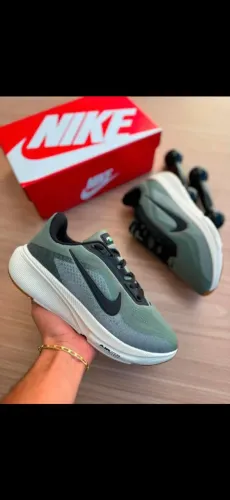 Tênis Nike Pegasus 42 linha Premium