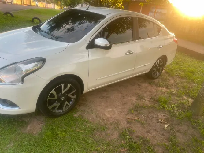 Nissan Versa SL 1.6 16V Flexstart 4P Aut. 2017