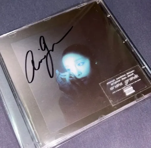 Ariana Grande Eternal Sunshine Brighter Days AUTOGRAFADO