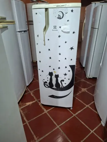 Geladeira electrolux gelo seco de uma porta em perfeito estado com garantia