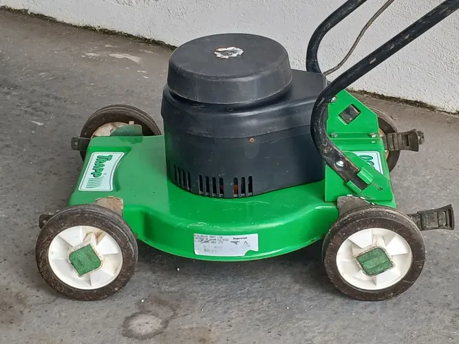 Cortador de grama Trapp usado em otimo estado 127 Volts
