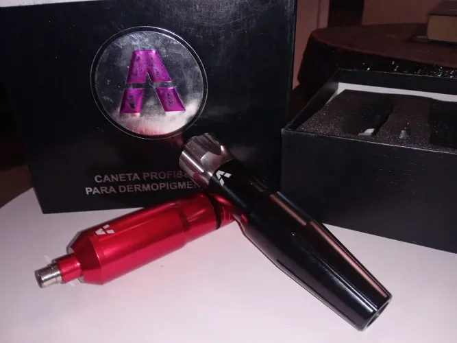 Máquina de tatuagem Pen Aston semi nova oportunidade