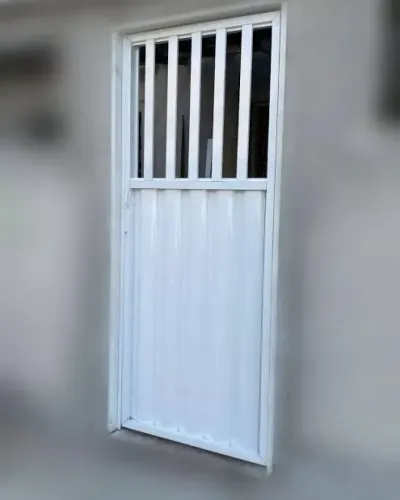 Portão social reforçado sob medida + pintura profissional (entrega rápida)