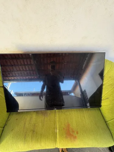 TV TCL LCD 43? Para retirar peças