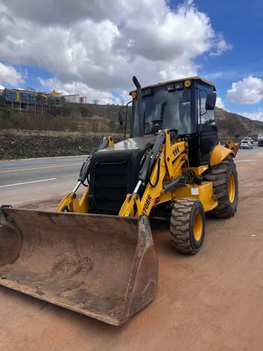 Retroescavadeira XCMG