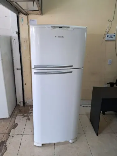 Electrolux frost free semi nova 410litros <br>410 litros <br>Valor 1100 reais