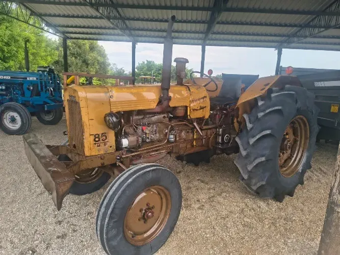 TRATOR VALMET 85ID