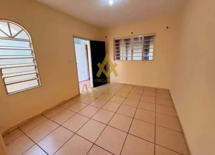 Casa térrea com 2 dormitórios para alugar no Jardim Irajá Ribeirão Preto/SP