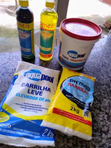 Produtos de limpeza e manutenção de piscina