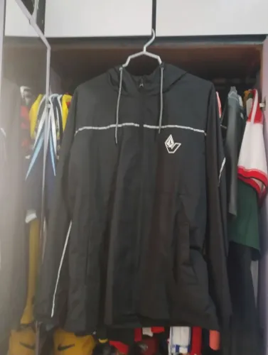 Jaqueta Volcom impermeável.