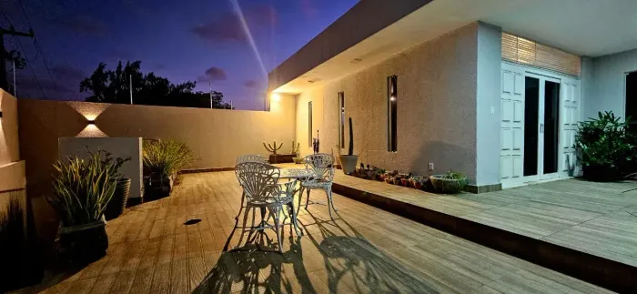 Belíssima Casa Comercial Reformada, Energia solar, 05 Salas e 04 Banheiro 300m² - Tirol