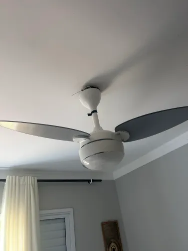 Ventilador de teto com controle remoto 