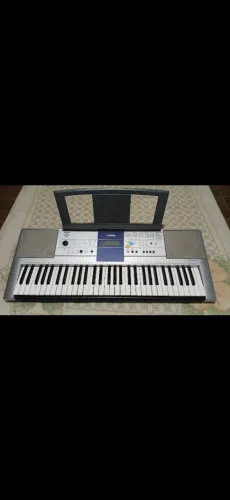 Teclado Yamaha PSR-E323 