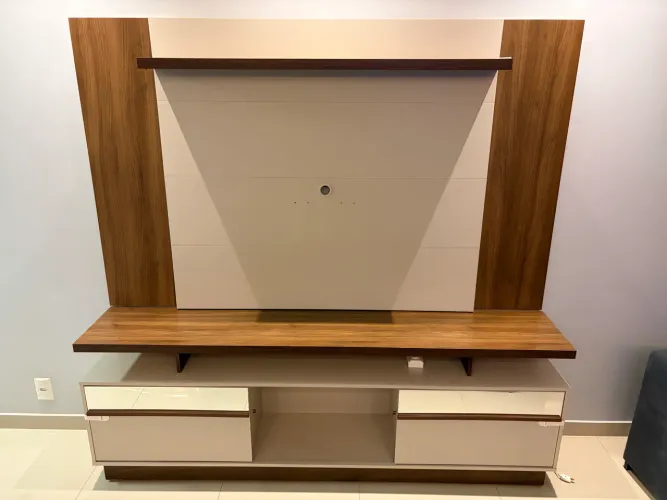 Painel de televisão com rack