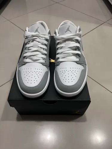 Air Jordan 1 Low Wolf Grey Cinza