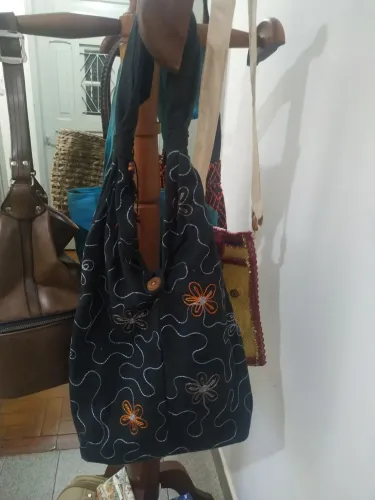 Bolsa Boho, Hippie, Indiana, Preta, Bordada - Carpella Indian Tale em excelente estado
