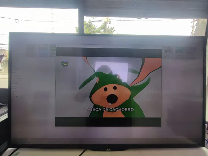 TV AOC LED 43 POLEGADAS UNICO DEFEITO É ESSA LINHA NA PARTE DE BAIXO QUE NÃO INTERFERE