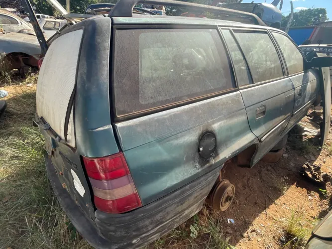 Sucata peças Astra perua sw wagon ( vidros lanternas acabamentos ) etc