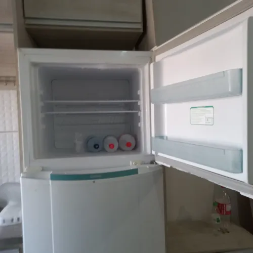 Estuo vendendo uma geladeira no bairro Rio branco.