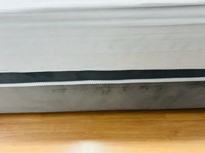 Vendo cama Box Queen semi nova, perfeita 
